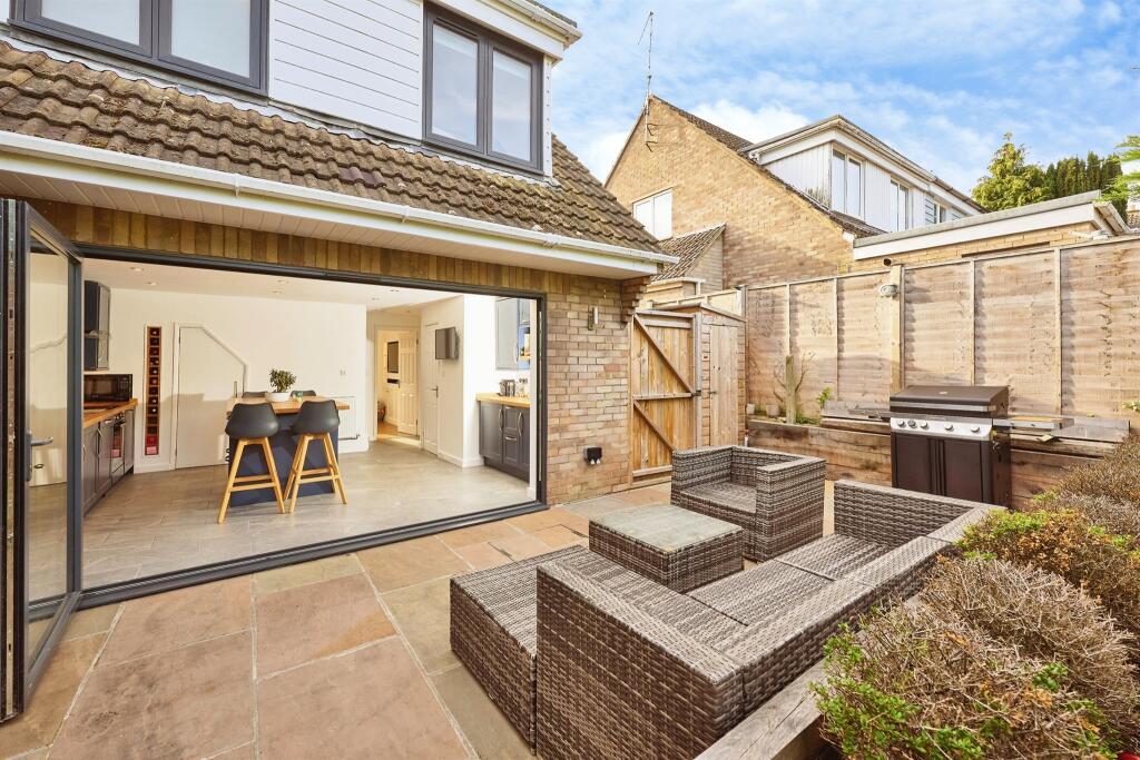 House in Oundle, North Northamptonshire - More