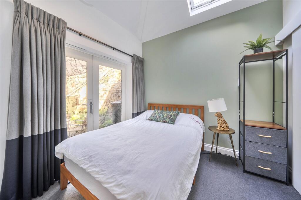House in London - View 5
