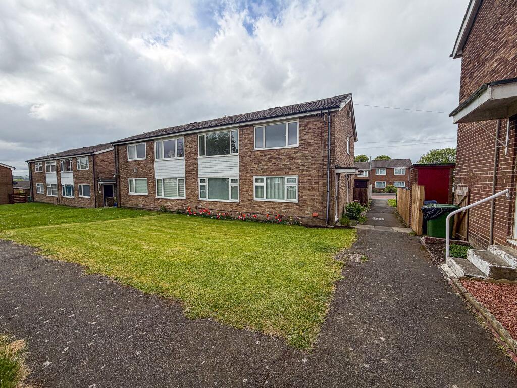 2-bed flat on Long Gair, Winlaton, Blaydon-on-Tyne, £100,000