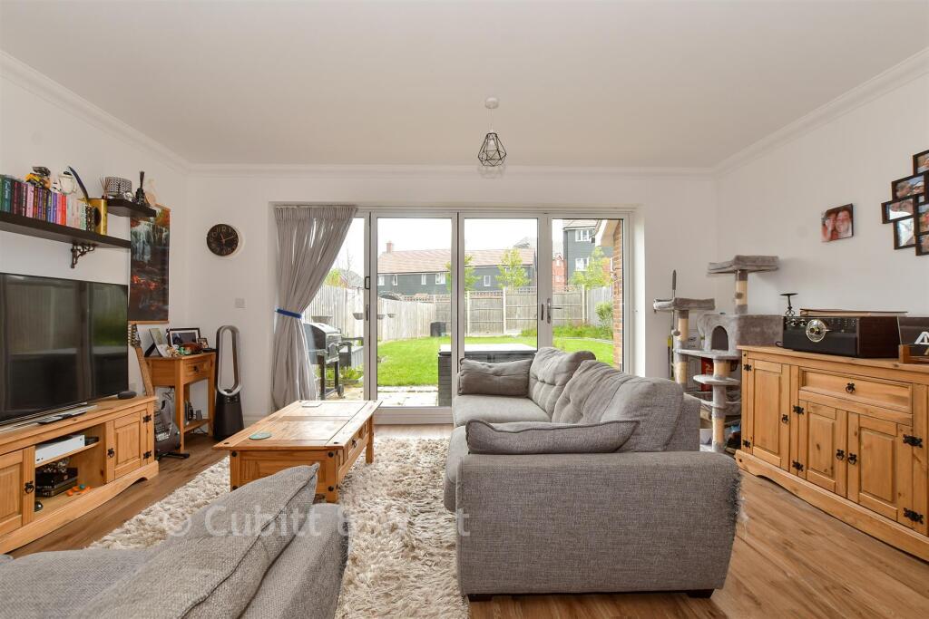3-bed semi-detached on Garman Way, Billingshurst, West Sussex, £475,000