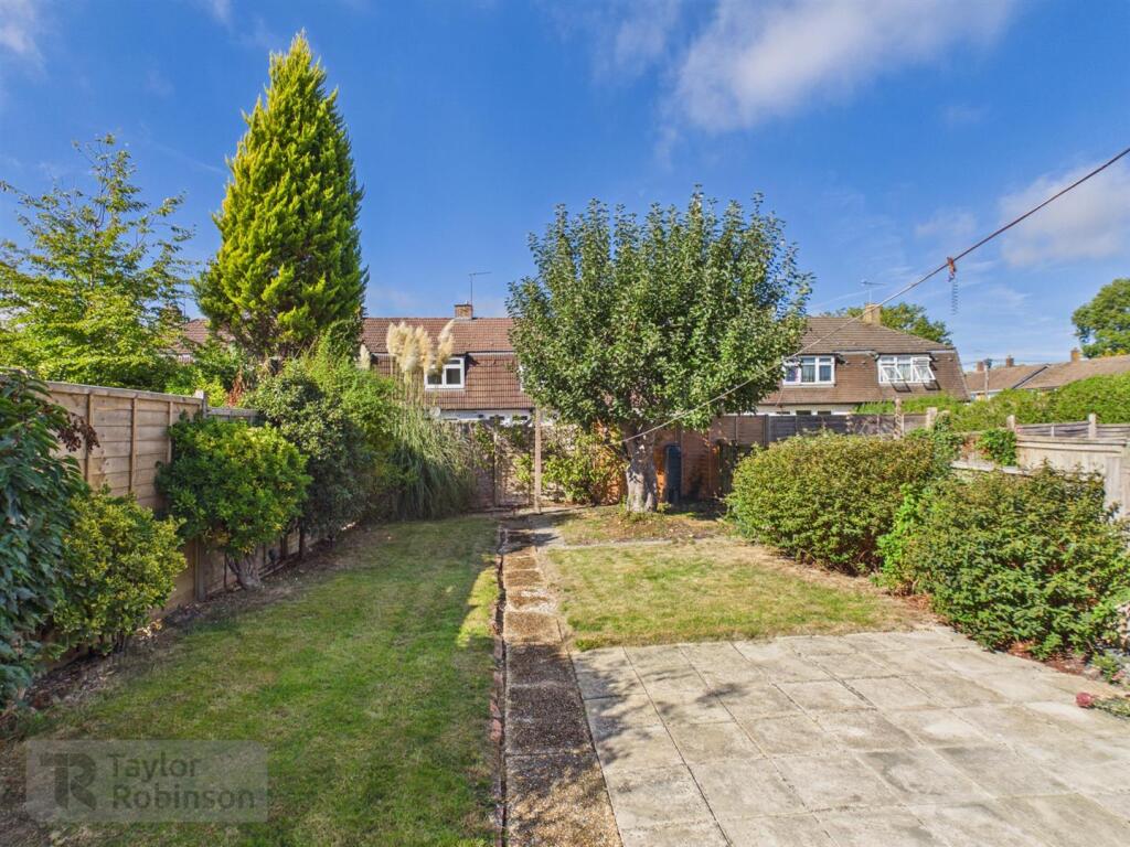 Apartment in Crawley, West Sussex - More