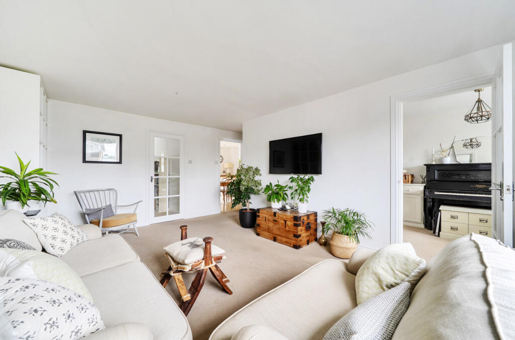 House in Highworth, Swindon - View 4