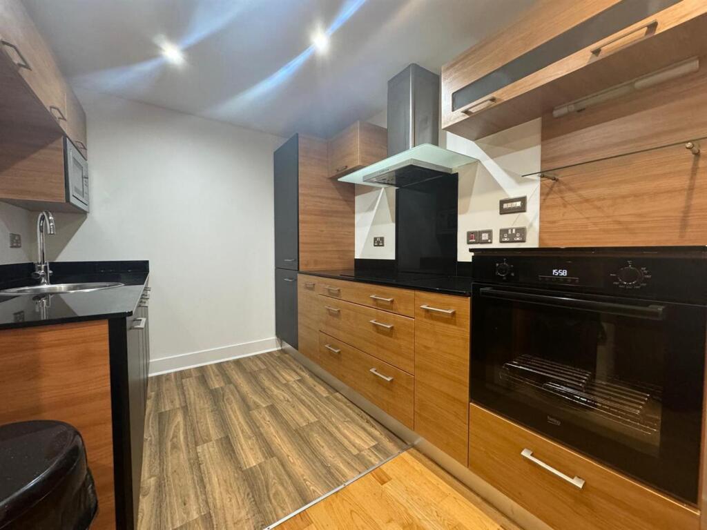 Apartment in Leeds, West Yorkshire - View 4