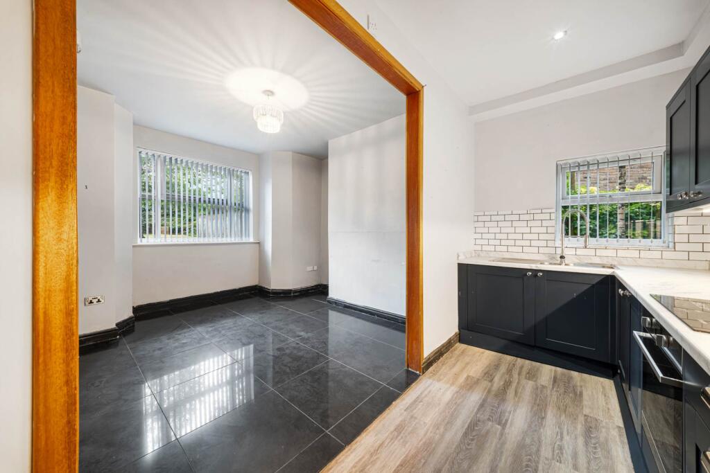 Apartment in Salford, Greater Manchester - View 5