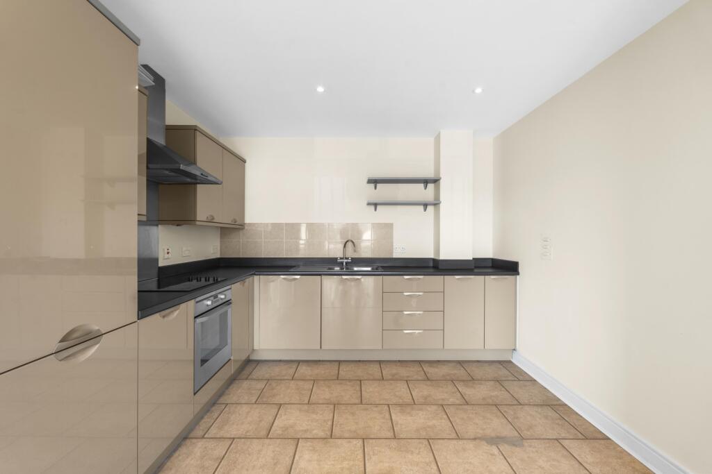 Apartment in East Hertfordshire, Hockerill, Bishop's Stortford - View 4