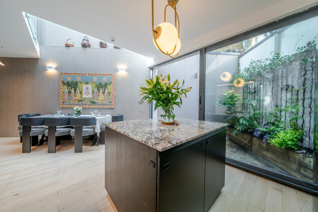 House in London, Sands End, Fulham - More