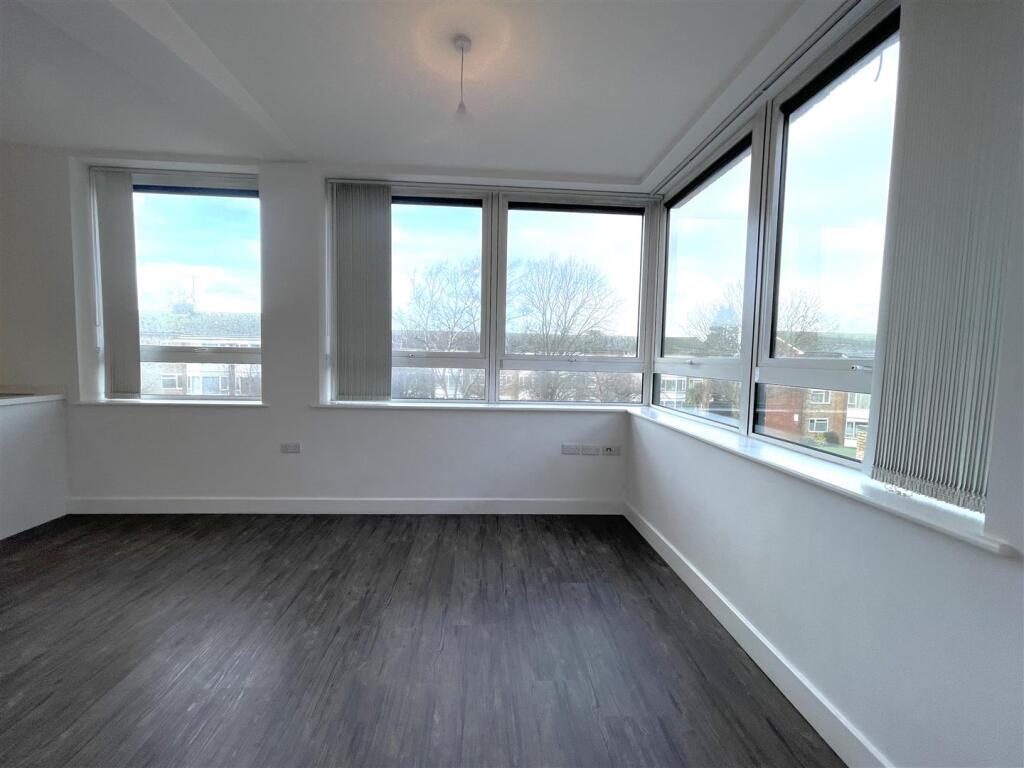 Apartment in Worthing, West Sussex - View 4