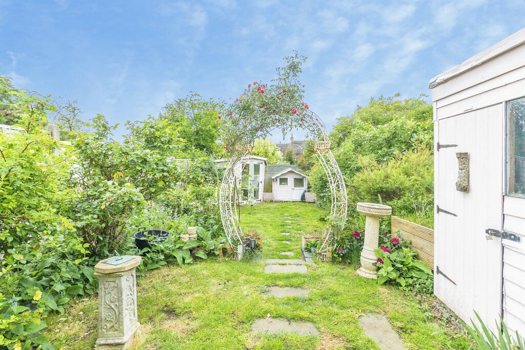 Main image of property: Hartwell Crescent, Leighton Buzzard
