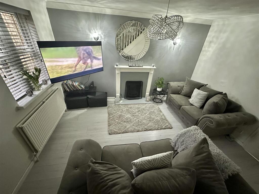 Wellhouse Court Mews, Mirfield photo 3