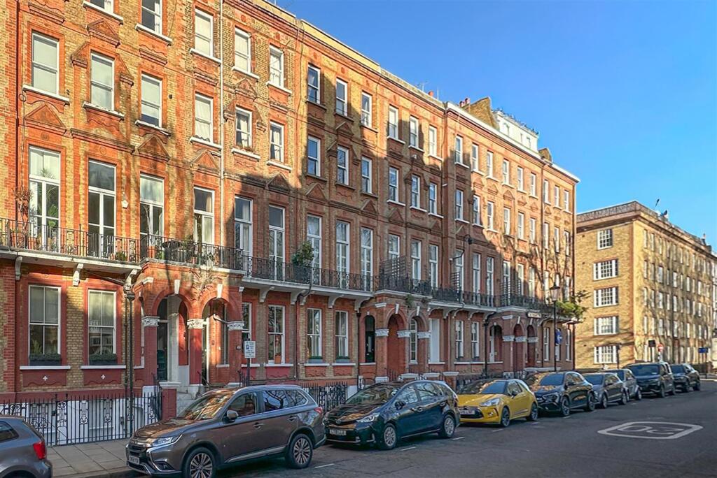 2-bed flat on Nevern Square, Earl's Court, £900,000