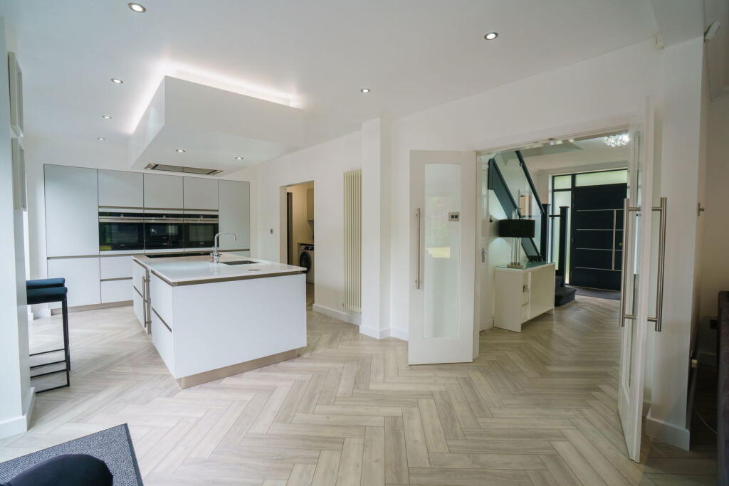 Nickleford Hall Drive, Widnes, WA8 5AL photo 2