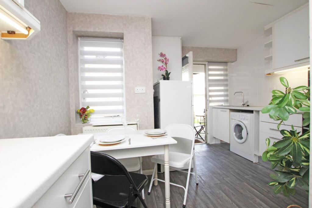 South Street, Eastbourne, BN21 4LD photo 4