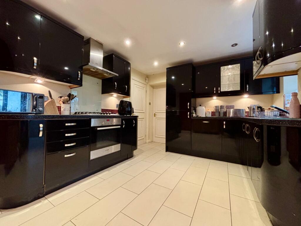 Holly Close, Evesham, Worcestershire, WR11 photo 3