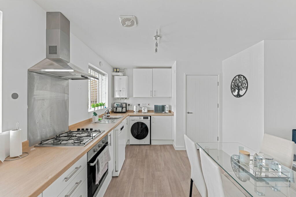 Apartment in Milton Keynes, Whitehouse - View 4