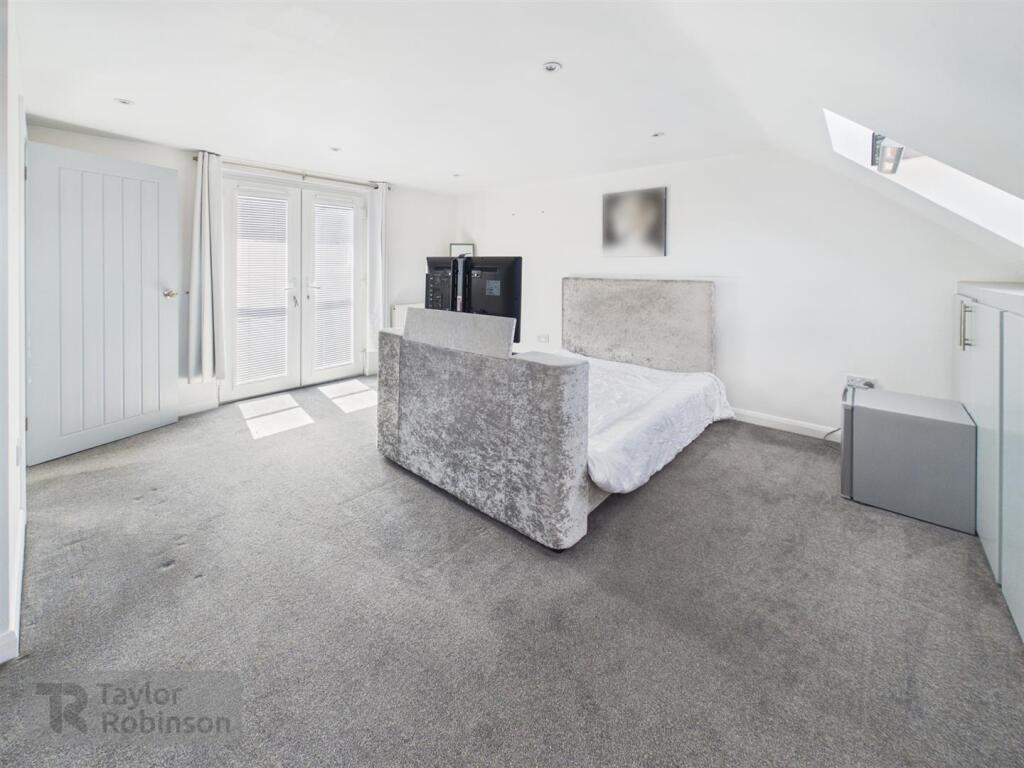 Shaws Road, Northgate, Crawley - More