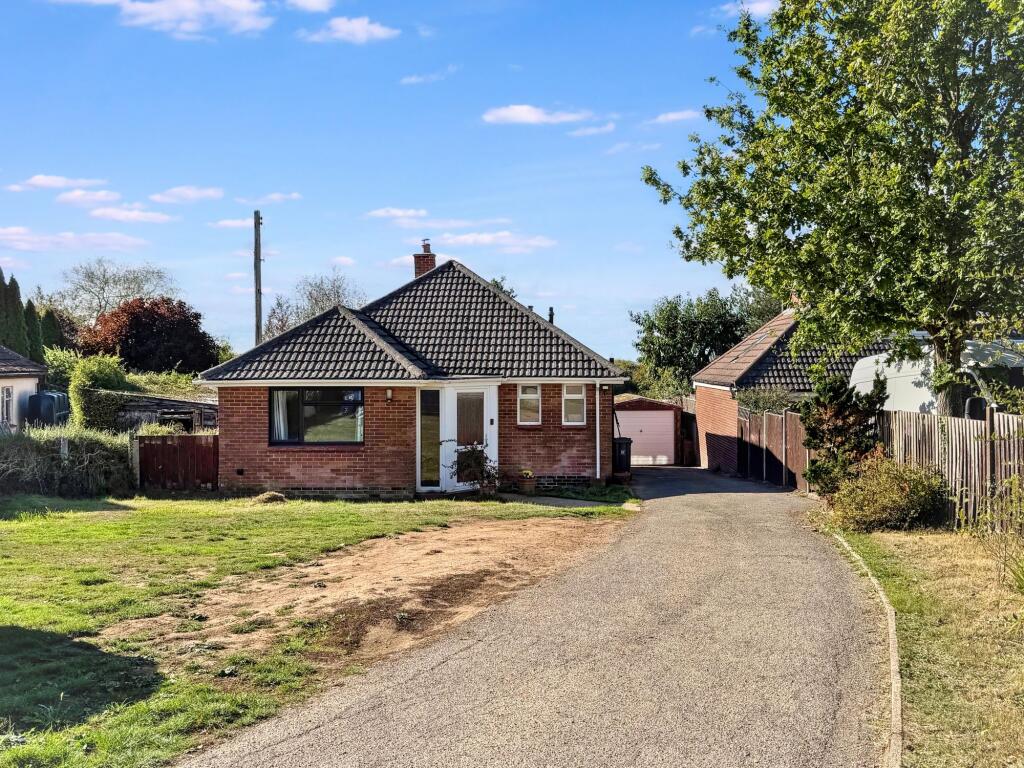 3-bed detached on Hand & Pen Lane, Whimple, EX5, £425,000