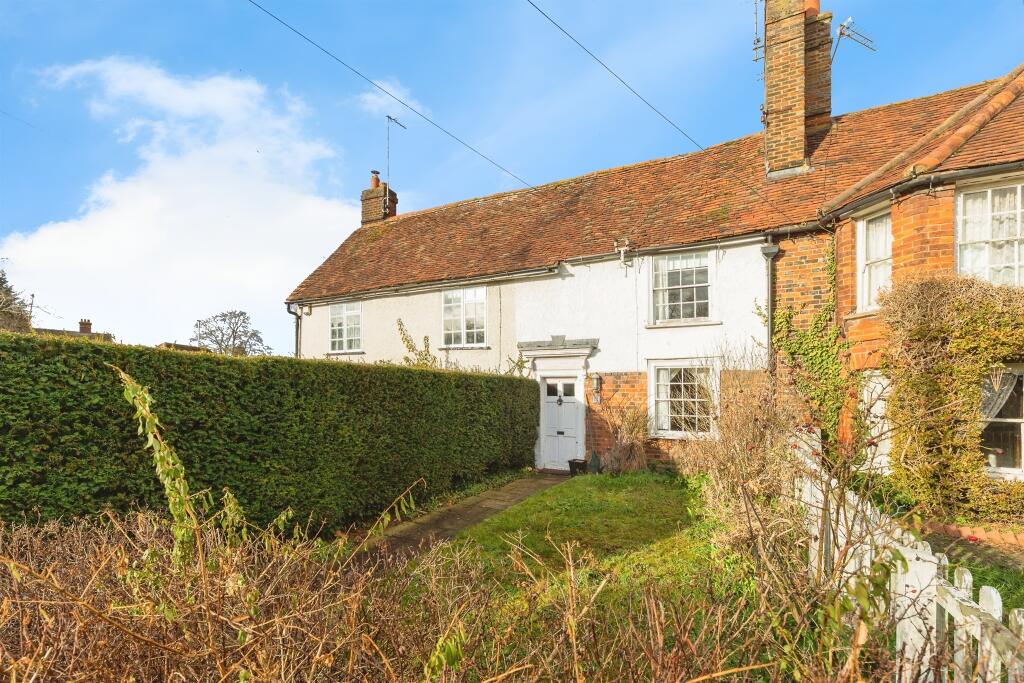 2-bed house on Bowling Green, Stevenage, £325,000