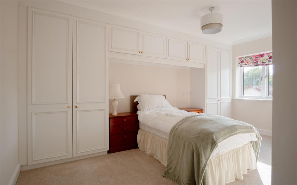 Apartment in Reigate and Banstead, South Park - More