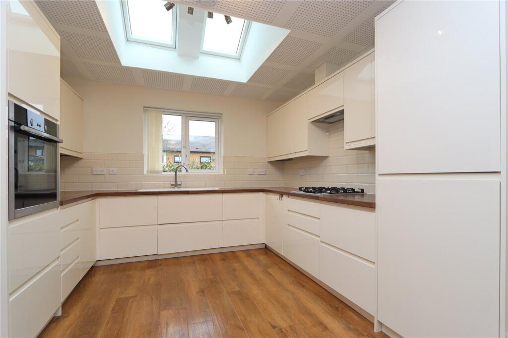 Little Stocking, Shenley Brook End, Milton Keynes, Bucks, MK5 photo 2