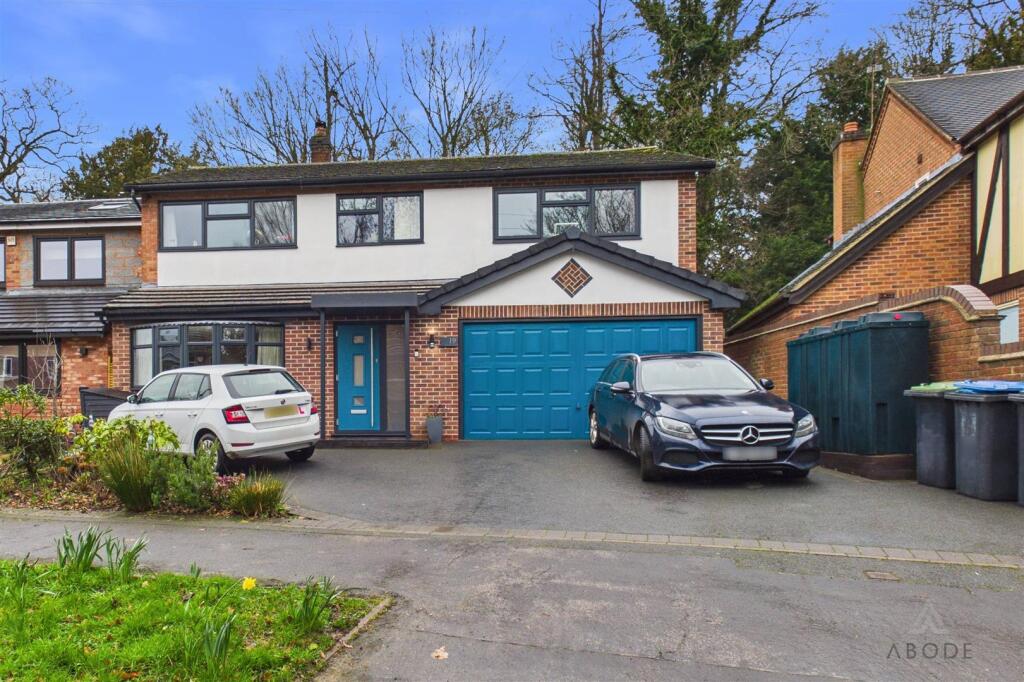 4-bed detached on Park Crescent, Doveridge, Derbyshire, £425,000