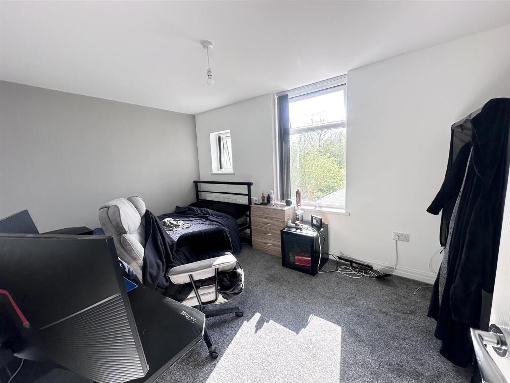 House in Burnley, Rose Grove - View 4