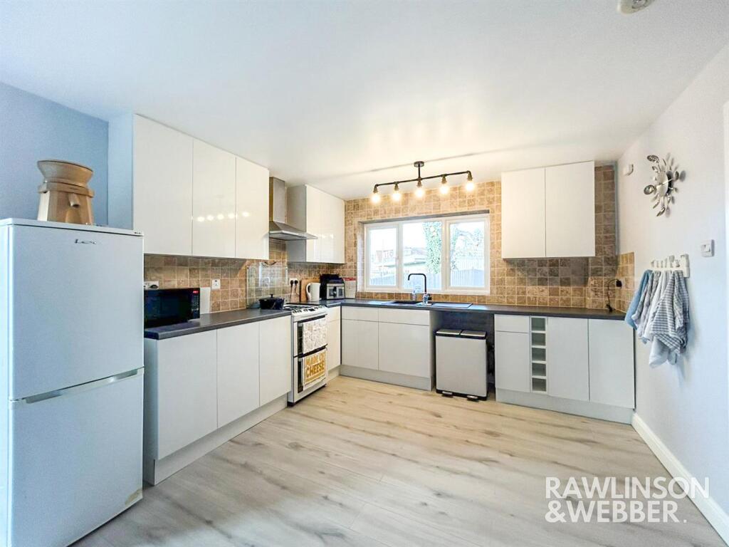 Grange Close, West Molesey photo 2