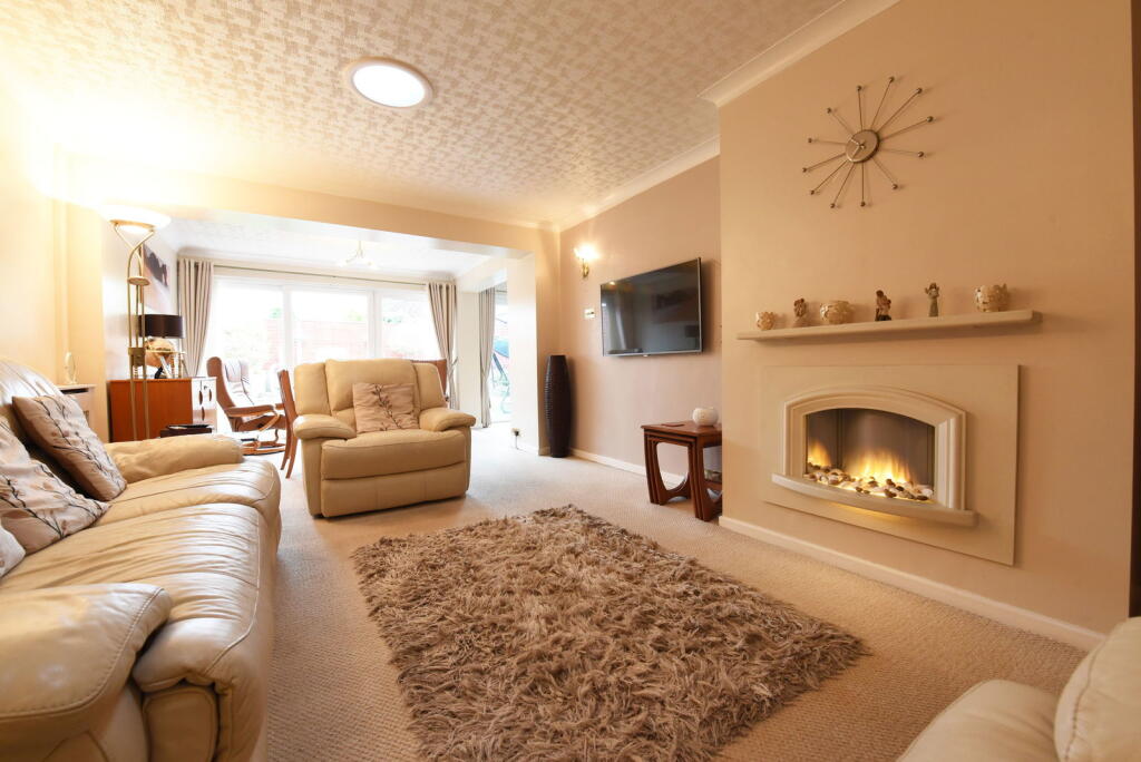 KINGSWINFORD, Linhope Drive photo 2