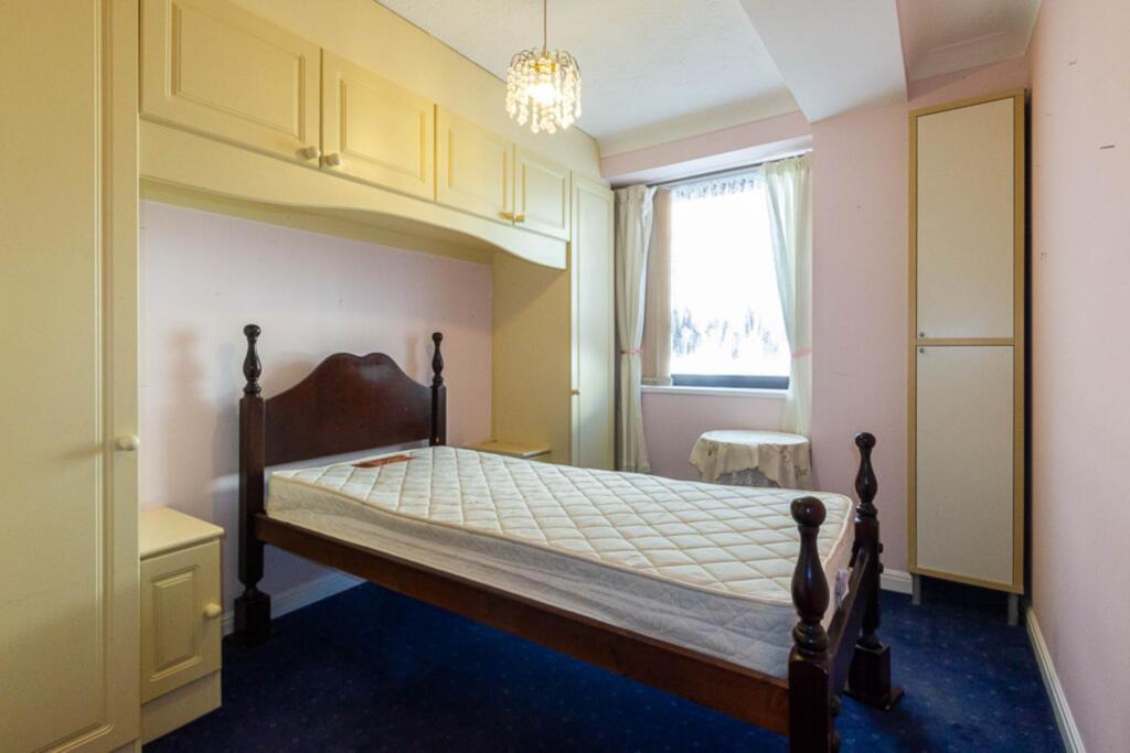 Apartment in Southend-on-Sea, Essex - More