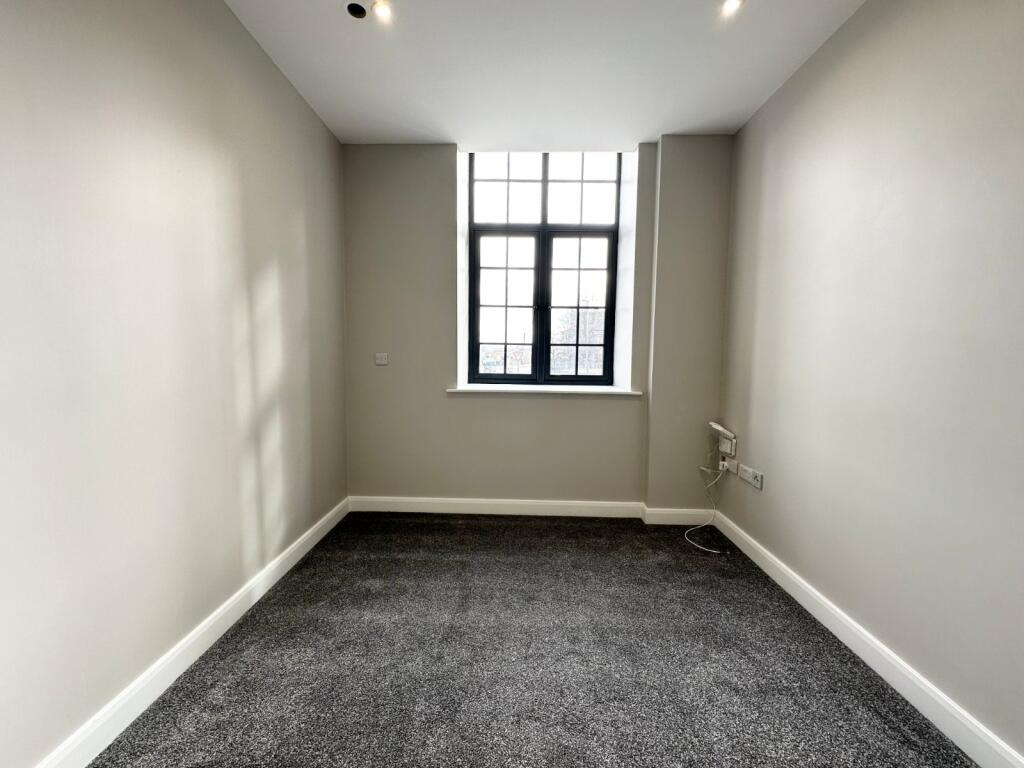 Apartment in Calderdale, Woolshops, Claremount - More