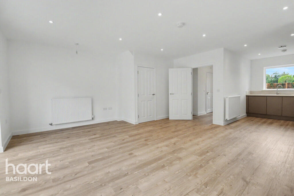 House in Basildon, Lee Chapel - View 4
