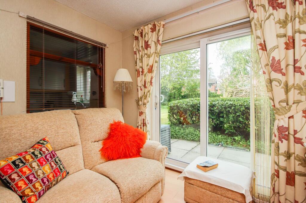 The Spinney, Urmston, Manchester, M41 photo 4