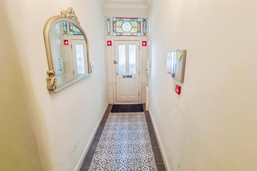 Apartment in Cardiff, Roath - View 3