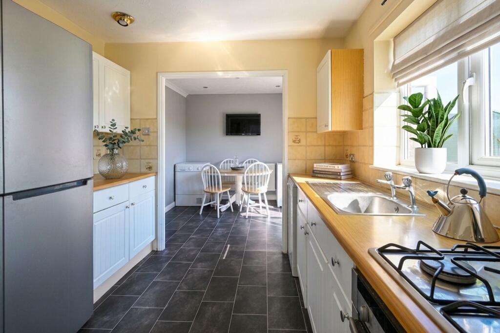 Brading Close, Eastbourne, BN23 photo 3