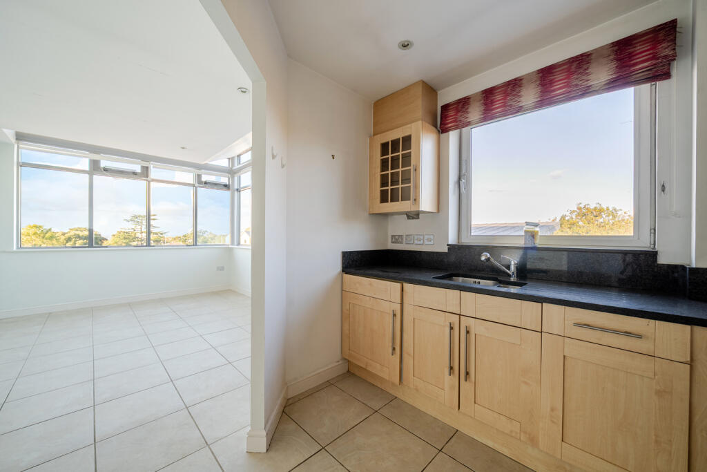 Lamberts Road, Surbiton, KT5 photo 4