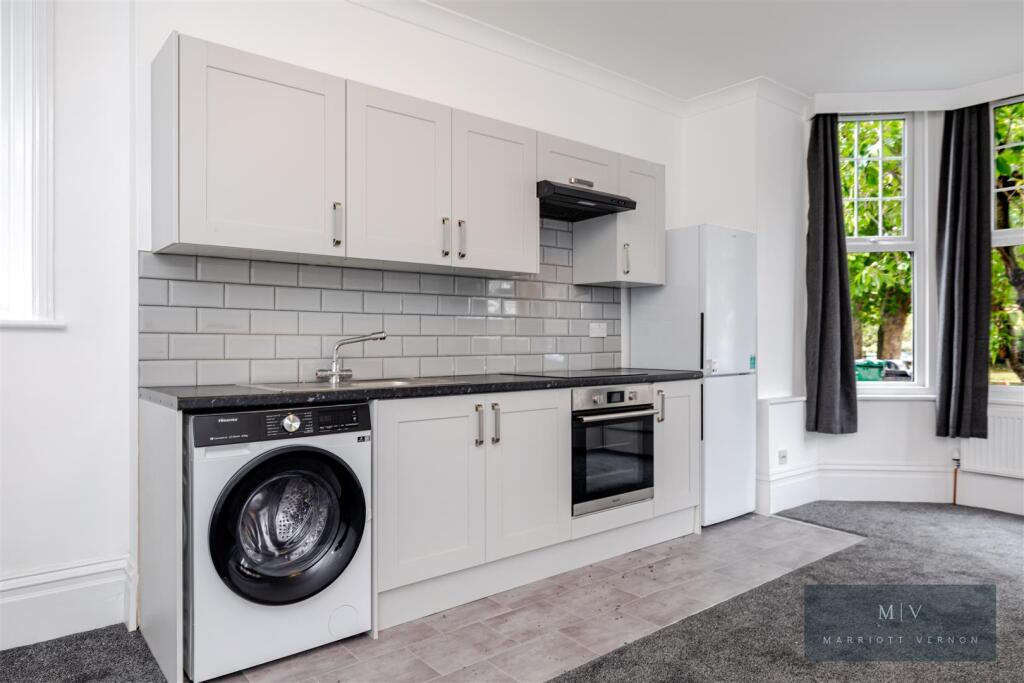 Apartment in Croydon - View 3