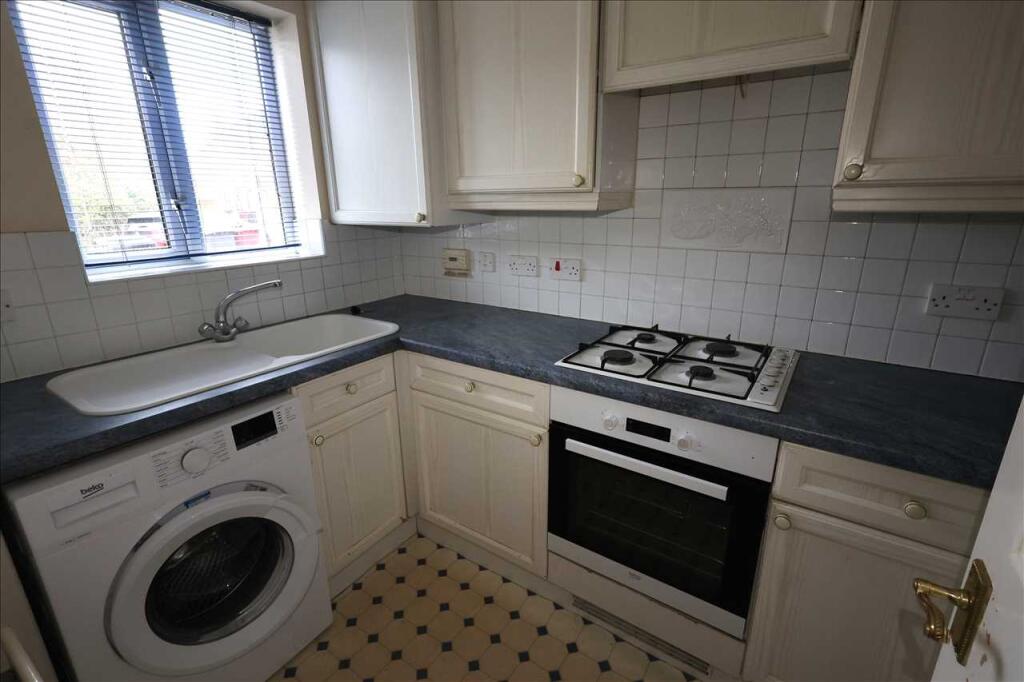 Trumper Way, Slough photo 4
