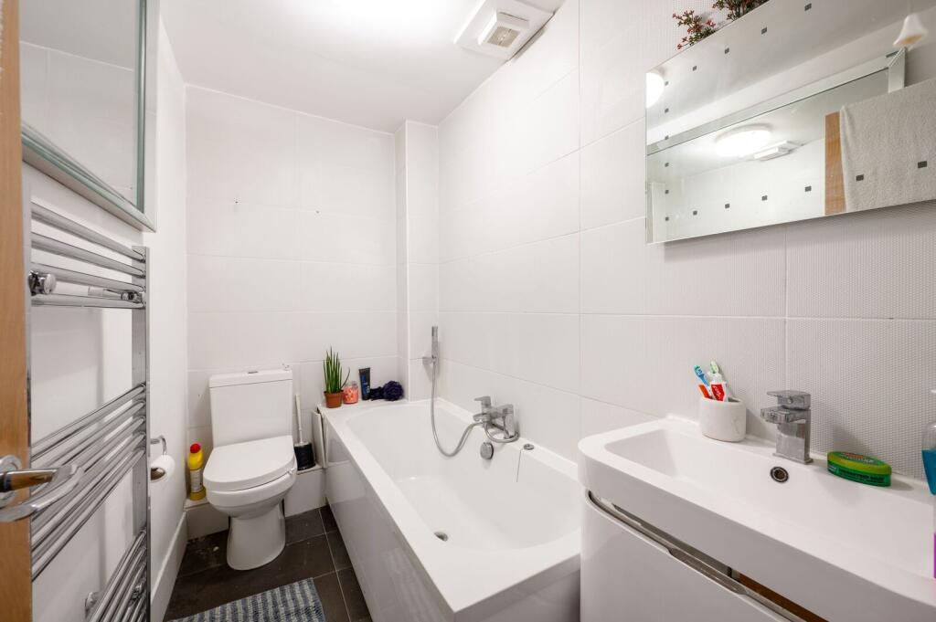 Apartment in London - View 4