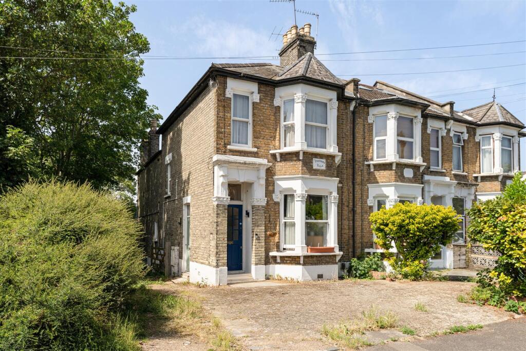 2-bed flat on Stanhope Road, Walthamstow, £440,000