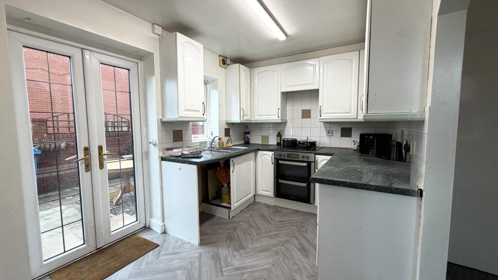 916A, Hyde Road, Gorton photo 2