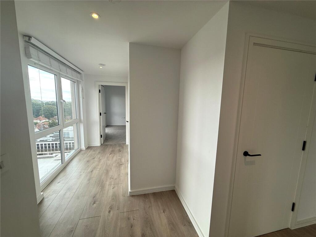 Apartment in Poole, Parkstone - View 4