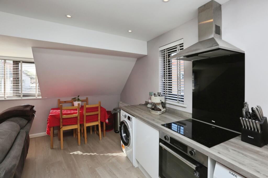 Apartment in Eastleigh, Fryern, Chandler's Ford - View 5