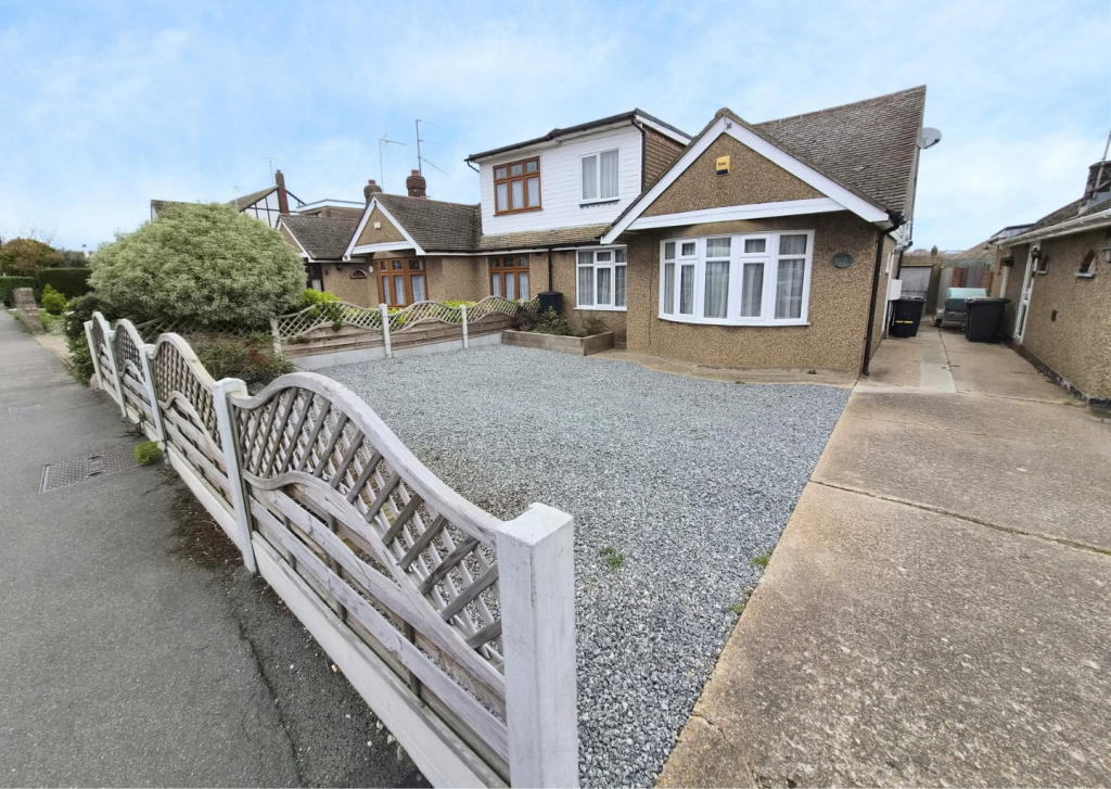 4-bed semi-detached on Oak Walk, Hockley, Essex, SS5 5AR, £425,000