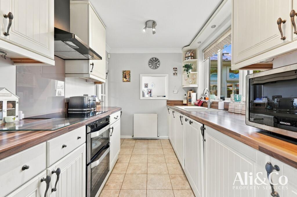 House in Grays, Little Thurrock - View 4