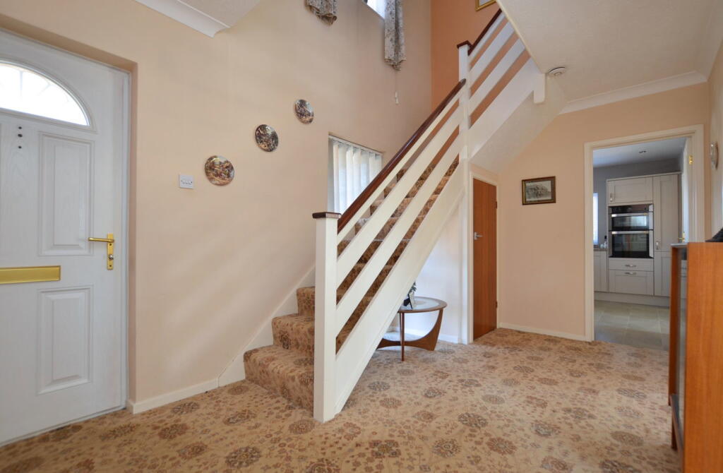 Detached Family Home on Springwood Estate photo 2