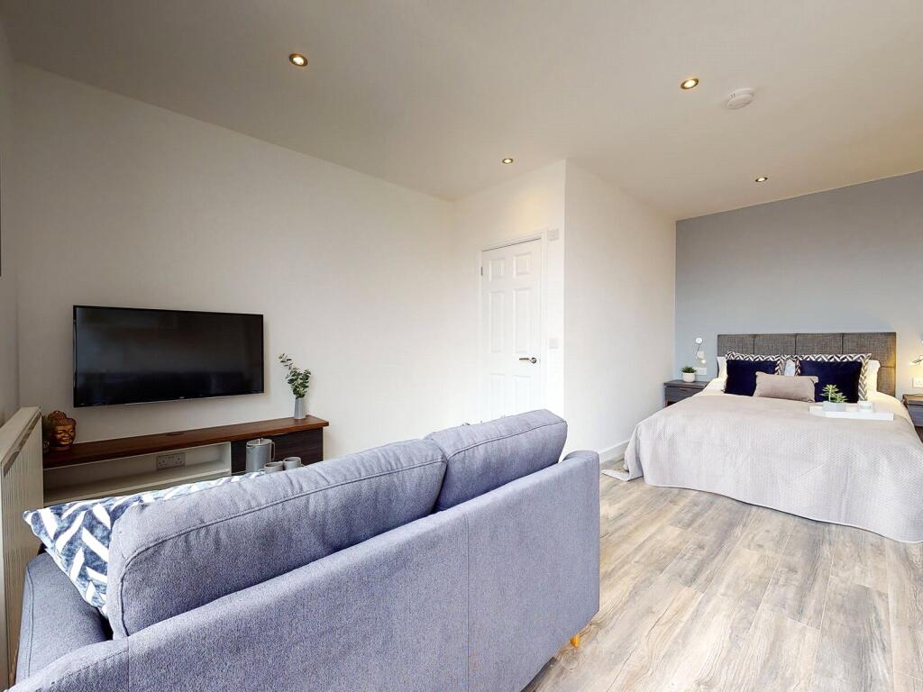 Main image of property: Flat 6, 25 Hyde Terrace #751843