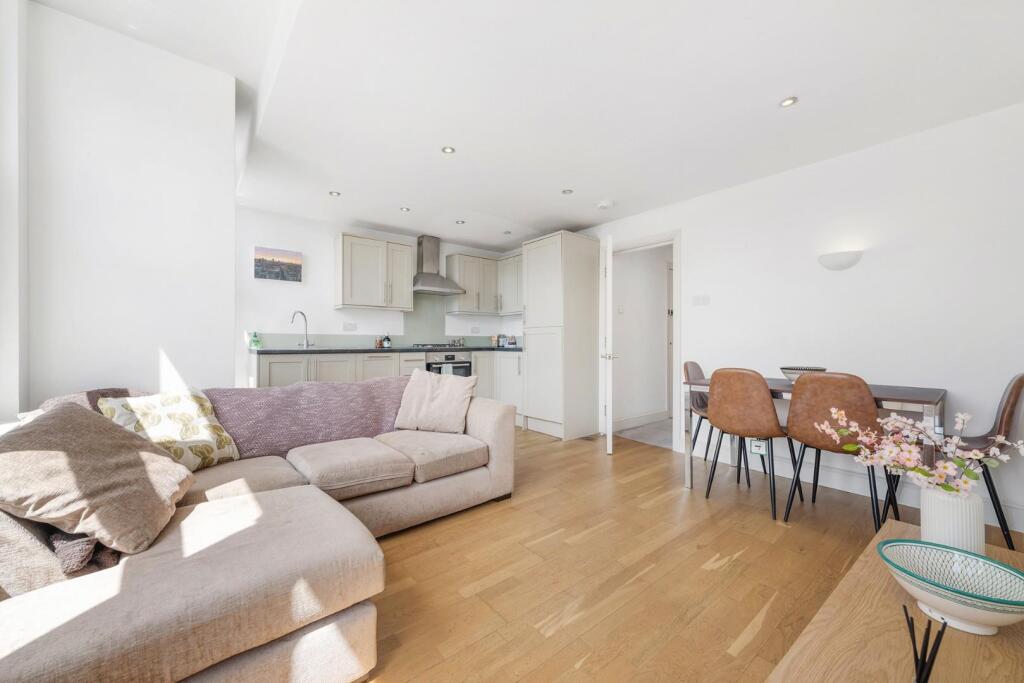 Apartment in London, Stockwell Park, Stockwell - View 2