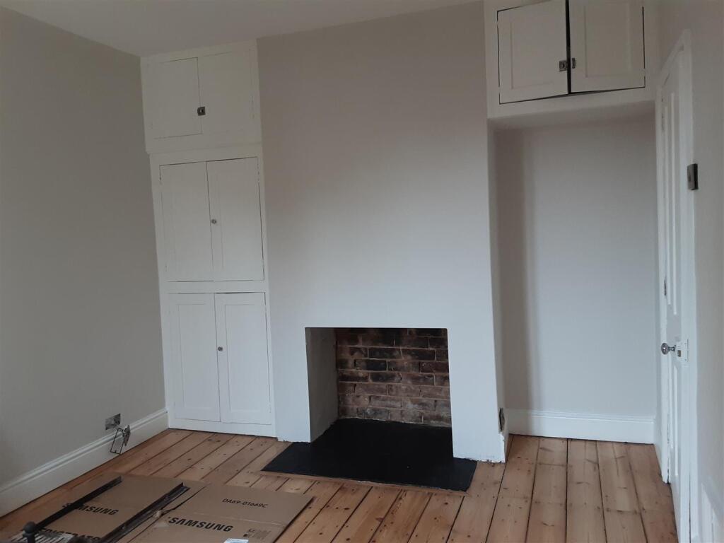 House in South Kesteven, Stamford - More