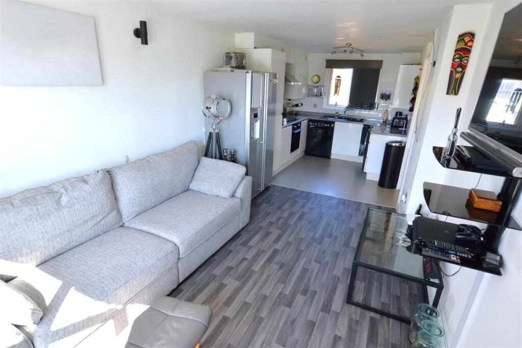 Apartment in Hatfield, Birchwood - View 2