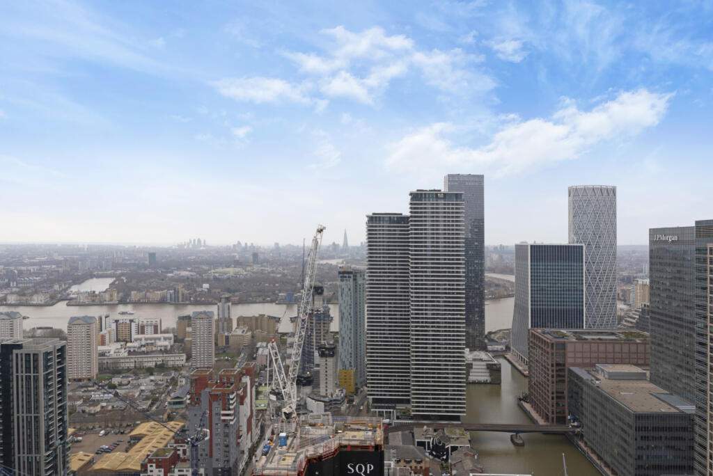 Apartment in London, St John's Estate, Isle of Dogs - More