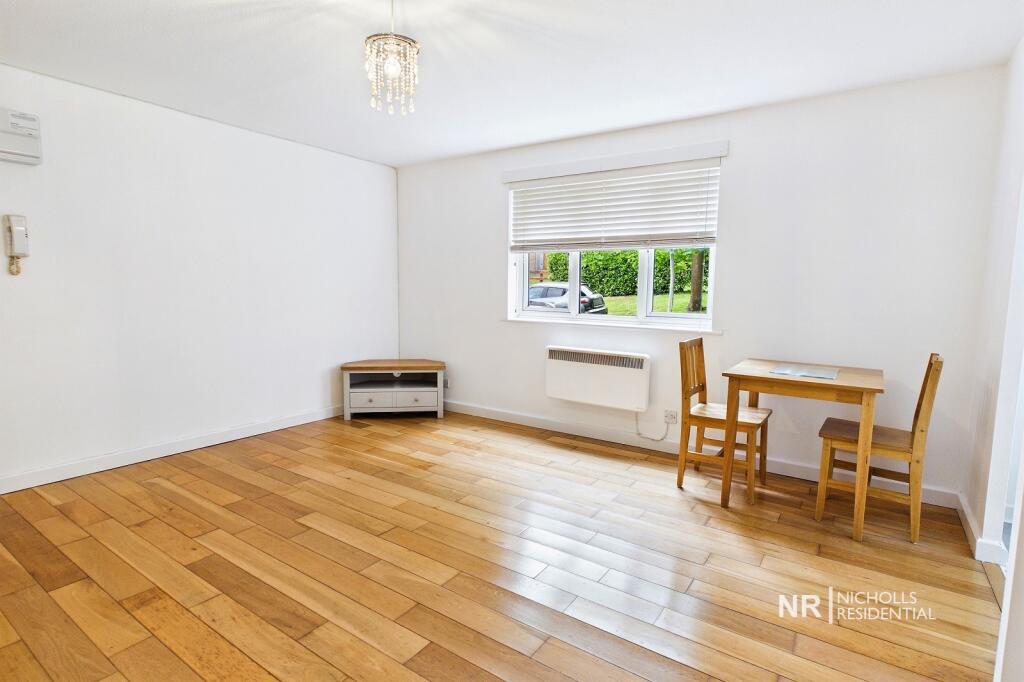 Apartment in London, Chessington - View 4